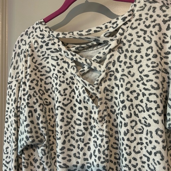 Babeau l Animal Print Sweater l M - Picture 3 of 6